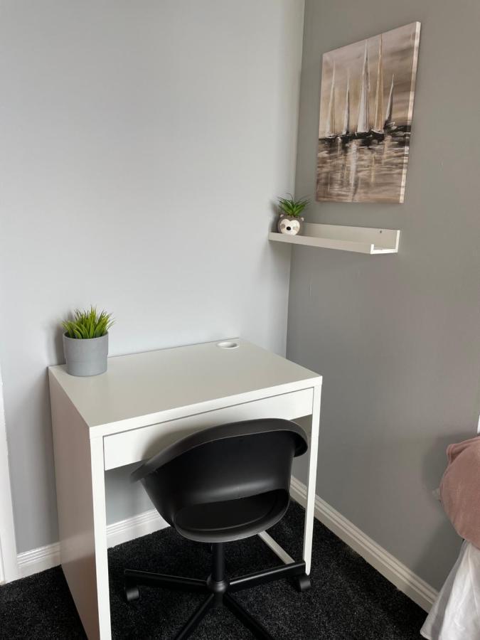 Spacious One Bedroom Flat, Entire Property. Greenock Ngoại thất bức ảnh